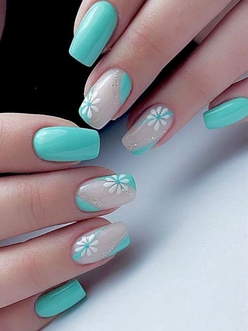 turquoise nails: dainty florals