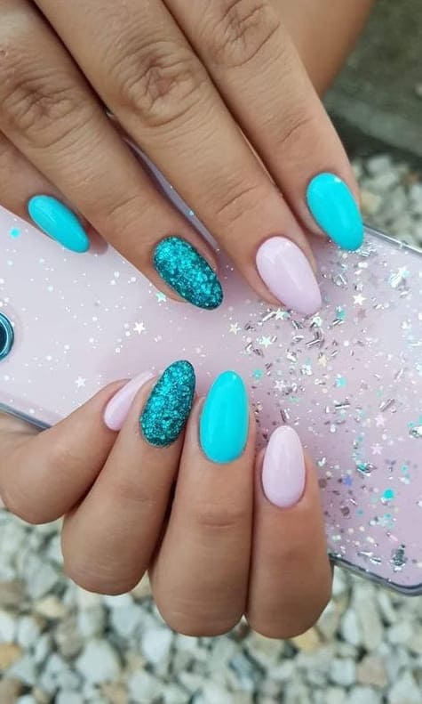 turquoise nails: lilac and glitter 