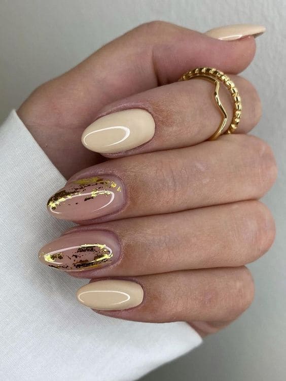 fall nail design: beige and gold foil 