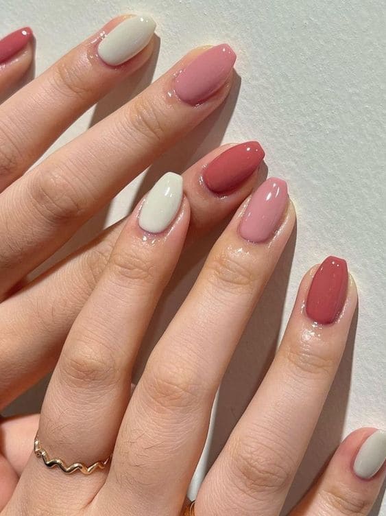 fall nail design: maroon pink 