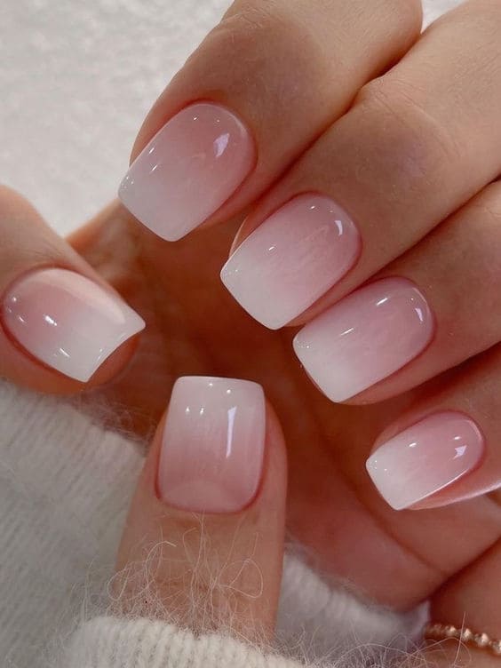 pink and white nails: short ombre 
