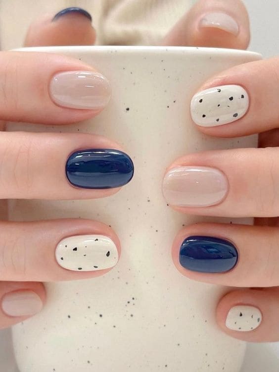 summer nail design: dark blue and neutrals