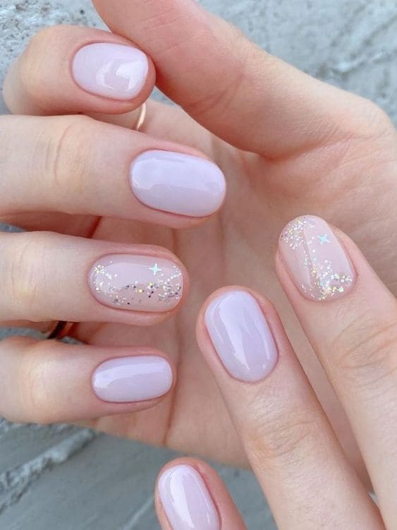 summer nail design: pastel pink and glitter 