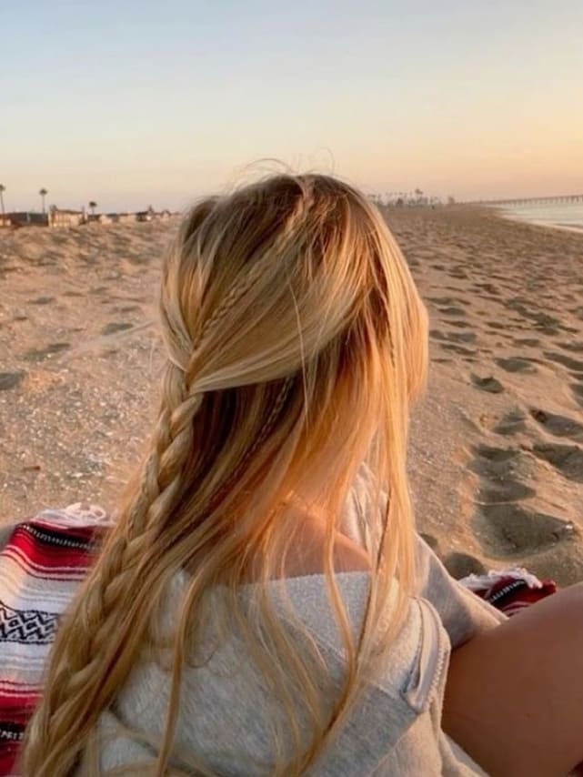 20 Best Vacation Hairstyles Perfect for Your Next Trip