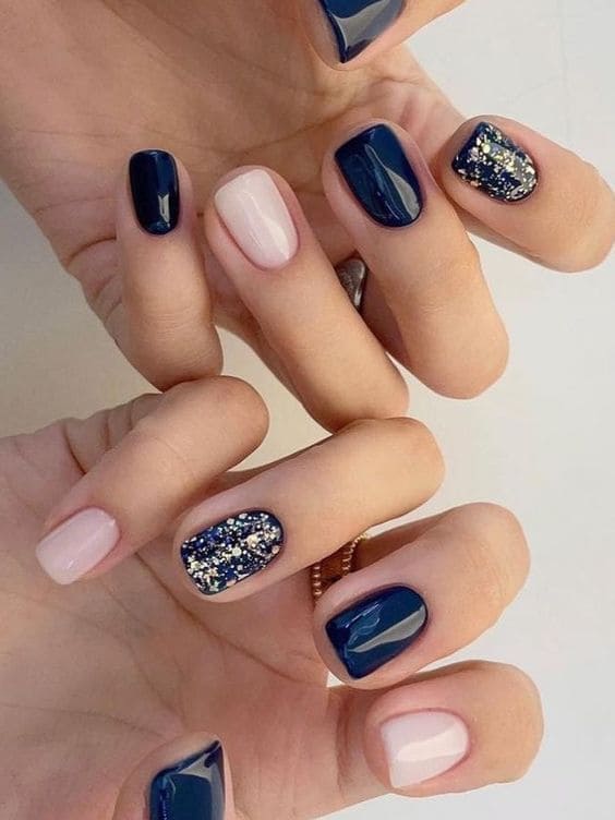 fall nails: navy and white with glitter 