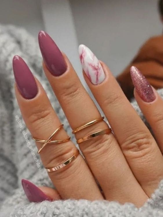 mauve nails: marble and glitter
