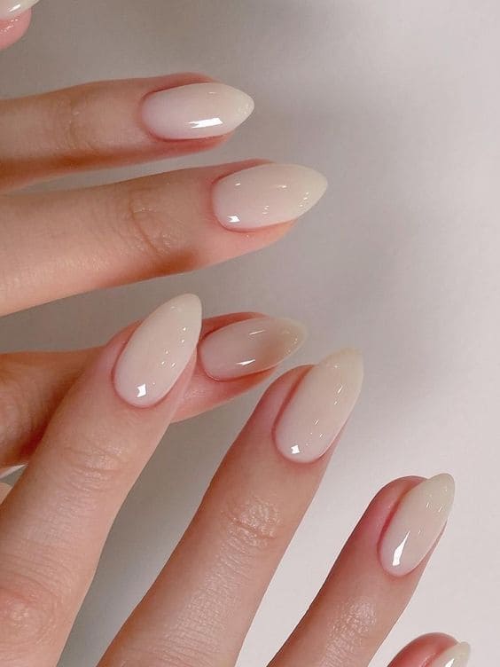 21 Elegant Milky White Nails With a Minimalist Vibe