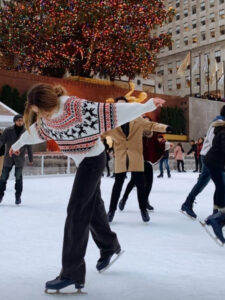 23 Adorable Ice Skating Outfits You’ll Want to Copy This Winter ...